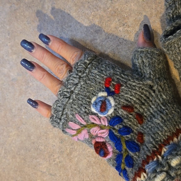 NWT Trimdin Hand-Knit Artisan Fingerless Gloves - Picture 5 of 7